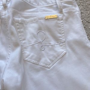 NWOT Lilly Pulitzer worth white skinny jeans. Velvety texture, generous fit.